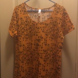 🎃LuLaRoe Classic tee Large EUC🎃